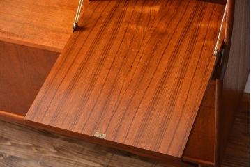 ヴィンテージ家具　北欧ビンテージ　G-PLAN　チーク材の収納棚