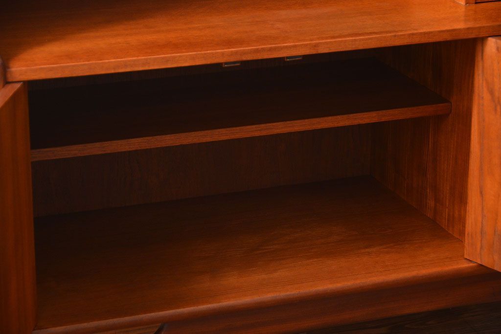 ヴィンテージ家具　北欧ビンテージ　G-PLAN　チーク材の収納棚