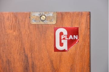 ヴィンテージ家具　北欧ビンテージ　G-PLAN　チーク材の収納棚