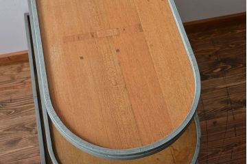 レトロ家具　アンティーク　昭和レトロな雑貨店の古い商品陳列棚(飾り棚)