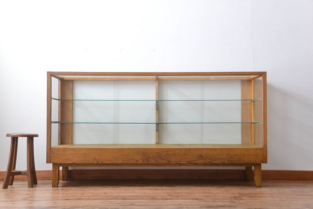 アンティーク家具　アンティーク　古いナラ材の大きな脚付きガラスケース(1)