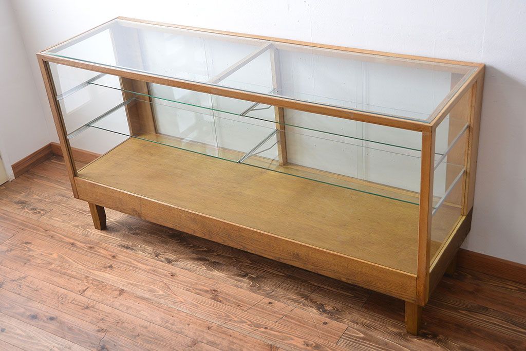 アンティーク家具　アンティーク　古いナラ材の大きな脚付きガラスケース(1)