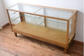 アンティーク家具　アンティーク　古いナラ材の大きな脚付きガラスケース(1)