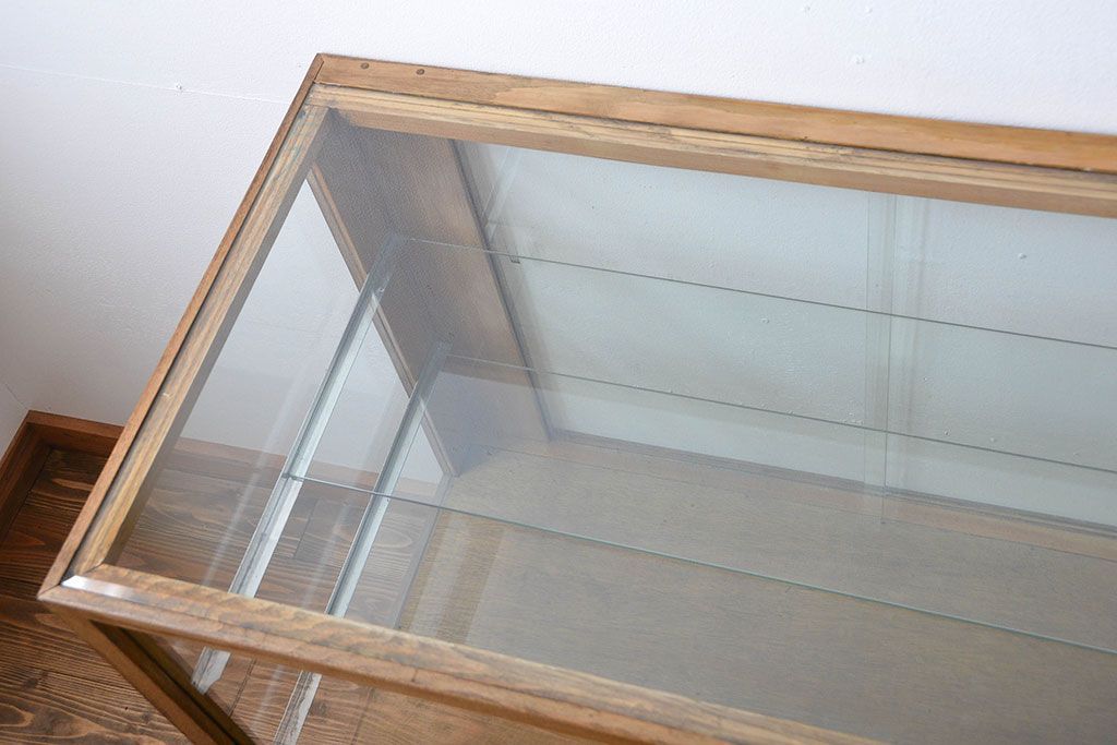 アンティーク家具　アンティーク　古いナラ材の大きな脚付きガラスケース(1)