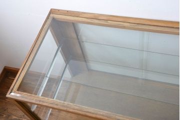 アンティーク家具　アンティーク　古いナラ材の大きな脚付きガラスケース(1)