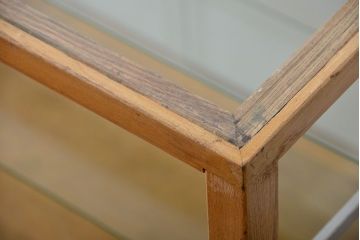 アンティーク家具　アンティーク　古いナラ材の大きな脚付きガラスケース(1)