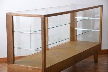 アンティーク家具　アンティーク　古いナラ材の大きな脚付きガラスケース(1)