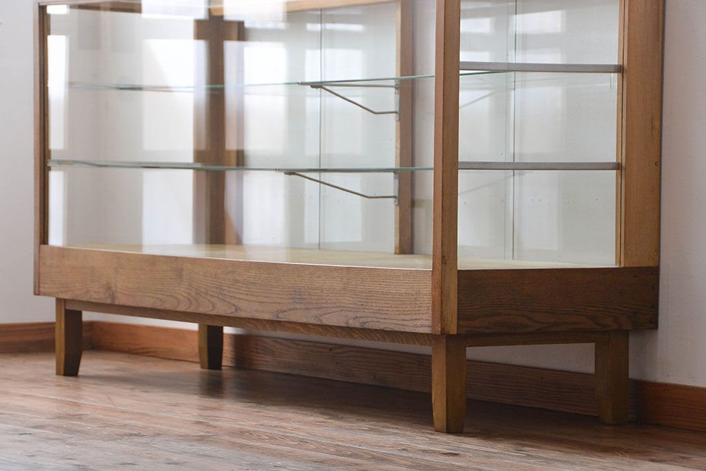 アンティーク家具　アンティーク　古いナラ材の大きな脚付きガラスケース(1)