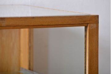 アンティーク家具　アンティーク　古いナラ材の大きな脚付きガラスケース(1)