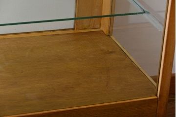 アンティーク家具　アンティーク　古いナラ材の大きな脚付きガラスケース(1)