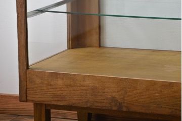 アンティーク家具　アンティーク　古いナラ材の大きな脚付きガラスケース(1)