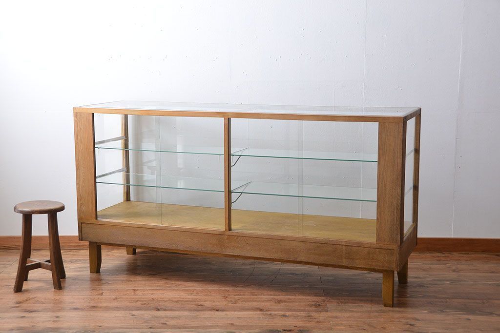 アンティーク家具　アンティーク　古いナラ材の大きな脚付きガラスケース(1)