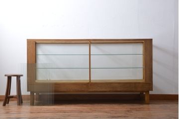 アンティーク家具　アンティーク　古いナラ材の大きな脚付きガラスケース(1)