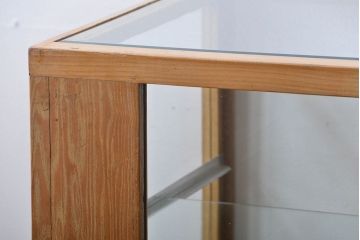 アンティーク家具　アンティーク　古いナラ材の大きな脚付きガラスケース(1)