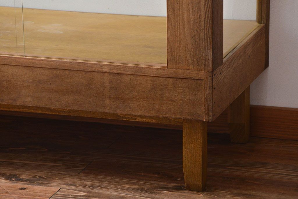 アンティーク家具　アンティーク　古いナラ材の大きな脚付きガラスケース(1)