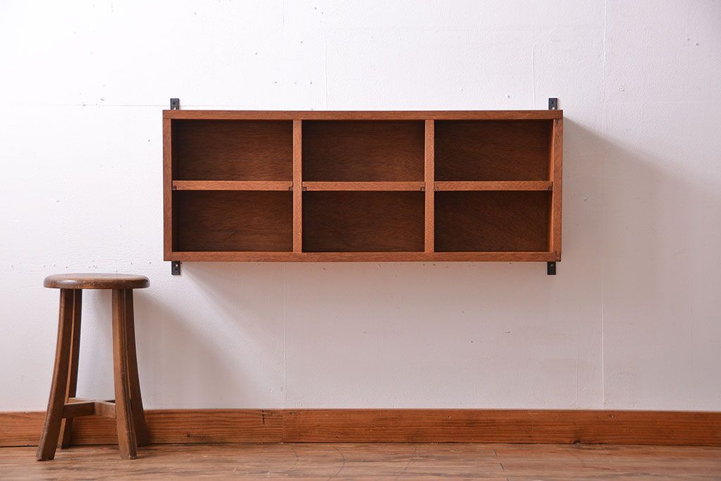 アンティーク家具　アンティーク　シンプルでナチュラルなマス目壁掛け飾り棚