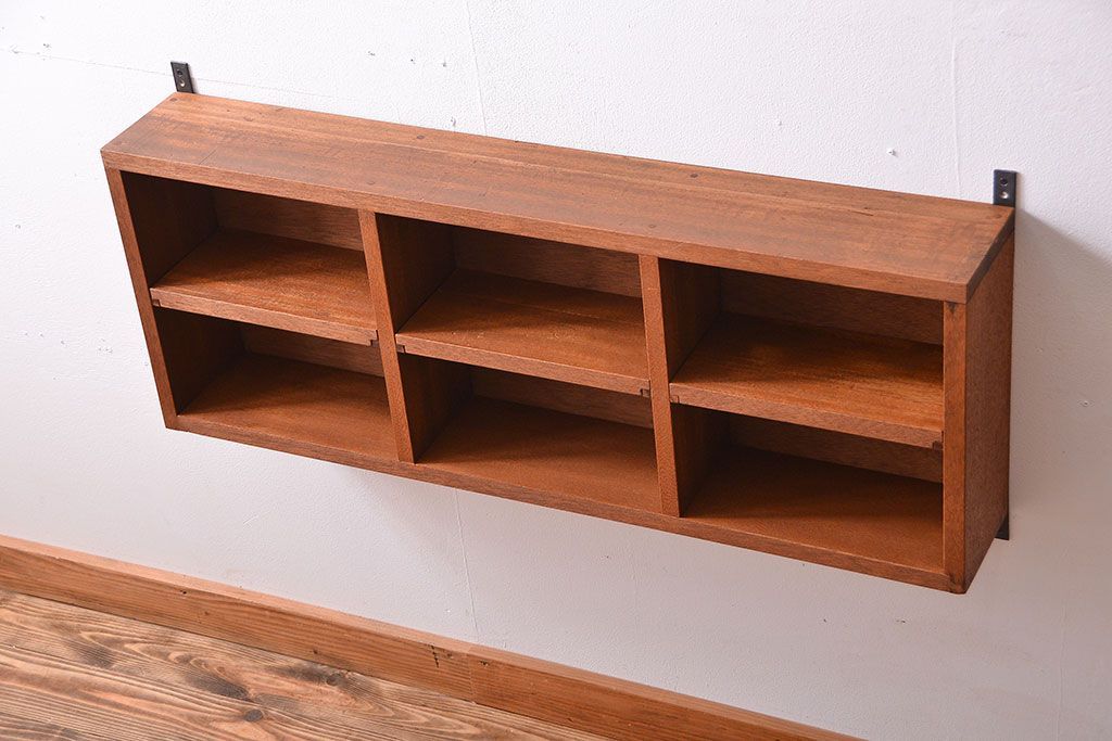 アンティーク家具　アンティーク　シンプルでナチュラルなマス目壁掛け飾り棚