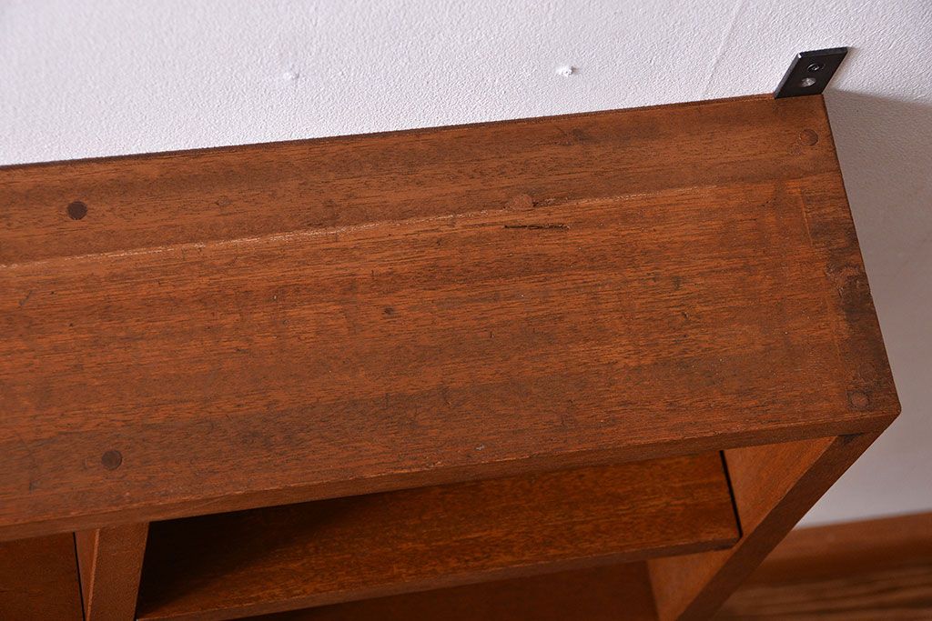 アンティーク家具　アンティーク　シンプルでナチュラルなマス目壁掛け飾り棚