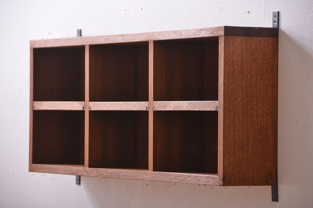 アンティーク家具　アンティーク　シンプルでナチュラルなマス目壁掛け飾り棚