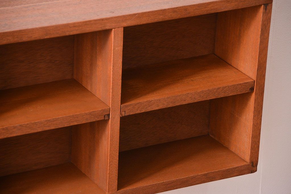 アンティーク家具　アンティーク　シンプルでナチュラルなマス目壁掛け飾り棚