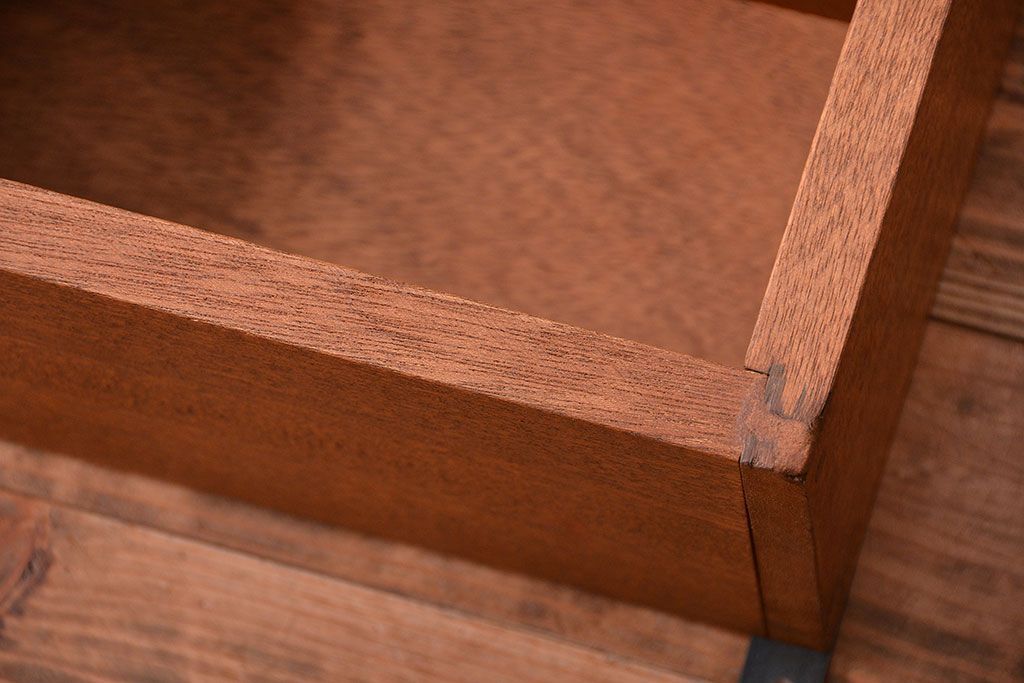 アンティーク家具　アンティーク　シンプルでナチュラルなマス目壁掛け飾り棚