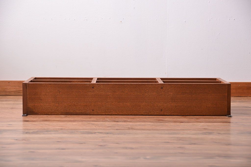 アンティーク家具　アンティーク　シンプルでナチュラルなマス目壁掛け飾り棚