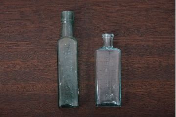 アンティーク雑貨　イギリスアンティーク　おしゃれな小瓶2つセット
