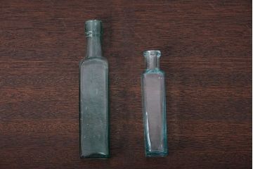 アンティーク雑貨　イギリスアンティーク　おしゃれな小瓶2つセット