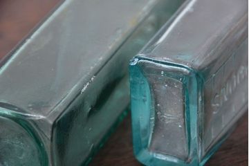 アンティーク雑貨　イギリスアンティーク　おしゃれな小瓶2つセット