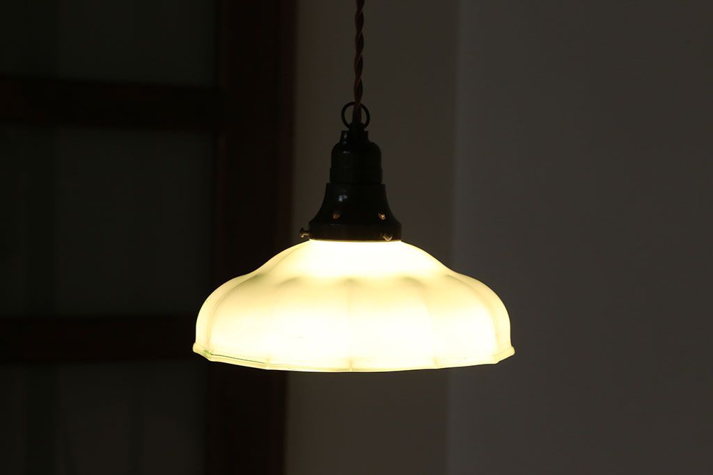 フランスアンティーク　被せガラスのおしゃれなガラスシェードペンダントライト(照明)