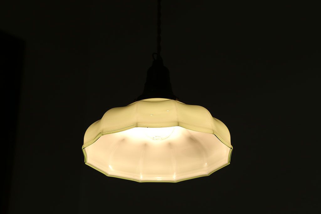 フランスアンティーク　被せガラスのおしゃれなガラスシェードペンダントライト(照明)