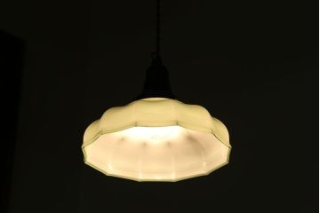 フランスアンティーク　被せガラスのおしゃれなガラスシェードペンダントライト(照明)