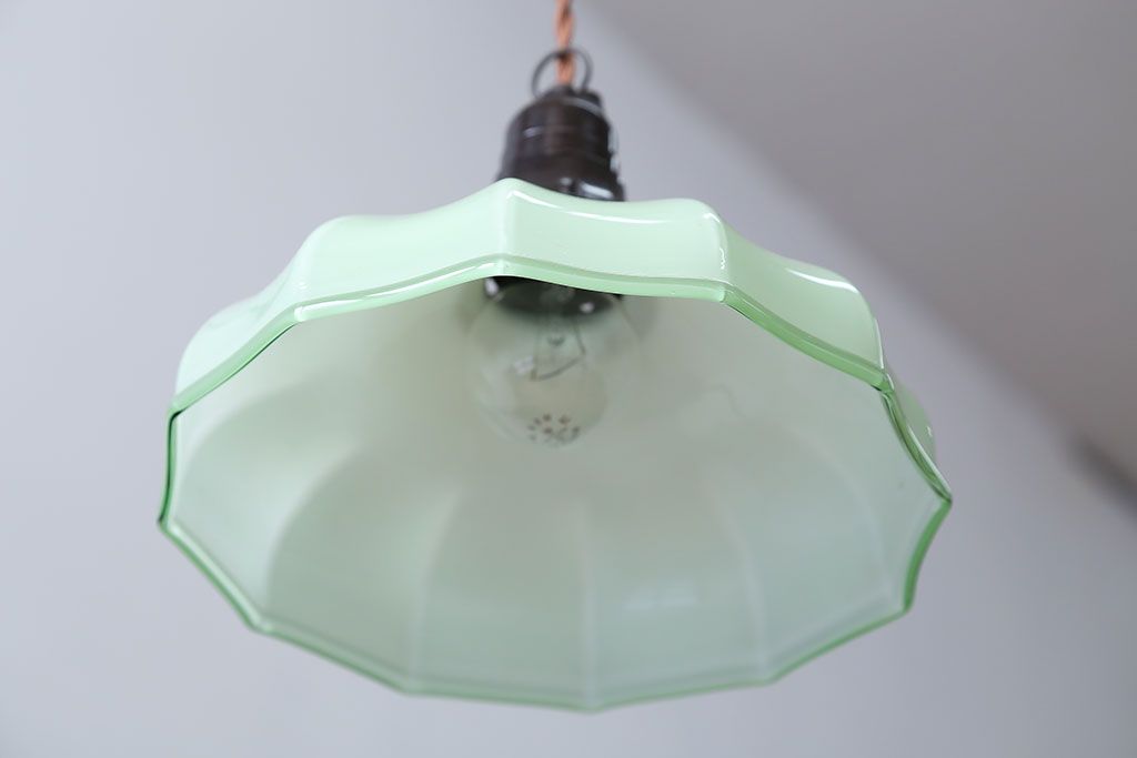 フランスアンティーク　被せガラスのおしゃれなガラスシェードペンダントライト(照明)