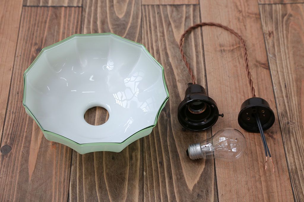 フランスアンティーク　被せガラスのおしゃれなガラスシェードペンダントライト(照明)