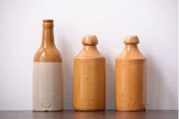 アンティーク雑貨　イギリスアンティーク　オシャレな陶器ビールボトル3つセット