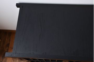 アンティーク家具　アンティーク　和モダン　艶消しブラック塗装のガラス戸水屋箪笥