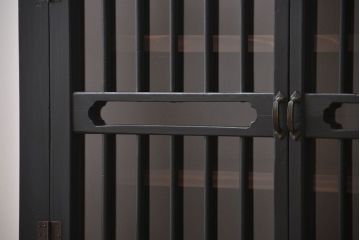 アンティーク家具　アンティーク　和モダン　艶消しブラック塗装のガラス戸水屋箪笥