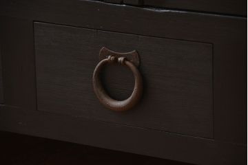 アンティーク家具　アンティーク　和モダン　艶消しブラック塗装のガラス戸水屋箪笥