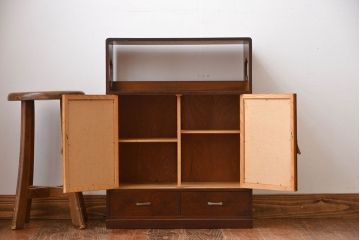 アンティーク家具　アンティーク　引き出し・飾り棚付きの和風な前面桑材の収納棚