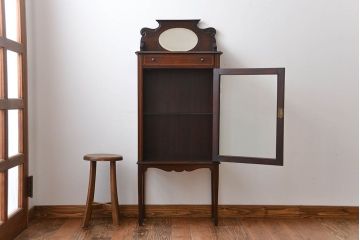 アンティーク家具　イギリスアンティーク　小さなガラスケースキャビネット