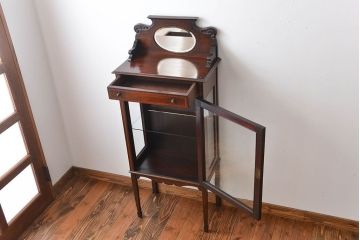 アンティーク家具　イギリスアンティーク　小さなガラスケースキャビネット