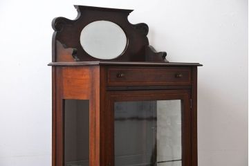 アンティーク家具　イギリスアンティーク　小さなガラスケースキャビネット