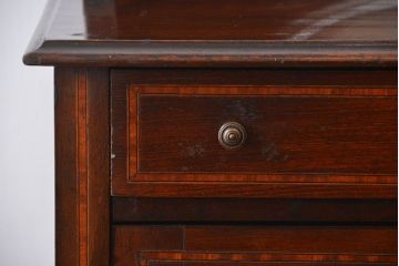 アンティーク家具　イギリスアンティーク　小さなガラスケースキャビネット