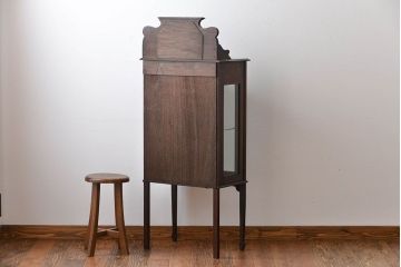 アンティーク家具　イギリスアンティーク　小さなガラスケースキャビネット
