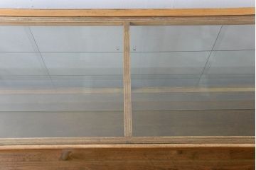 アンティーク家具　アンティーク　古いナラ材の大きな脚付きガラスケース(2)