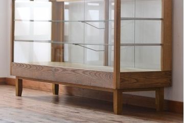 アンティーク家具　アンティーク　古いナラ材の大きな脚付きガラスケース(2)