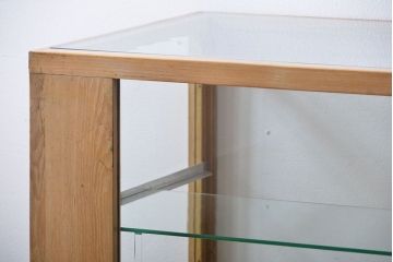 アンティーク家具　アンティーク　古いナラ材の大きな脚付きガラスケース(2)