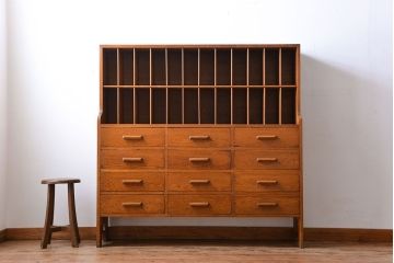 アンティーク家具　イギリスアンティーク　書類棚付き!オーク材の高級16杯引き出し