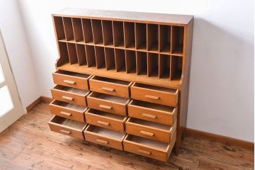 アンティーク家具　イギリスアンティーク　書類棚付き!オーク材の高級16杯引き出し