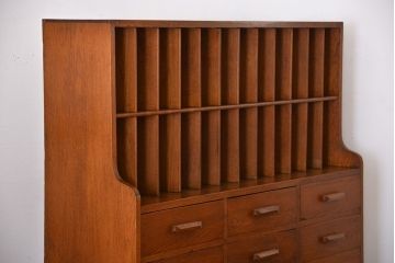 アンティーク家具　イギリスアンティーク　書類棚付き!オーク材の高級16杯引き出し